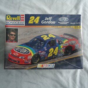 Revell NASCAR Jeff Gordon Model Car Kit (new in package)